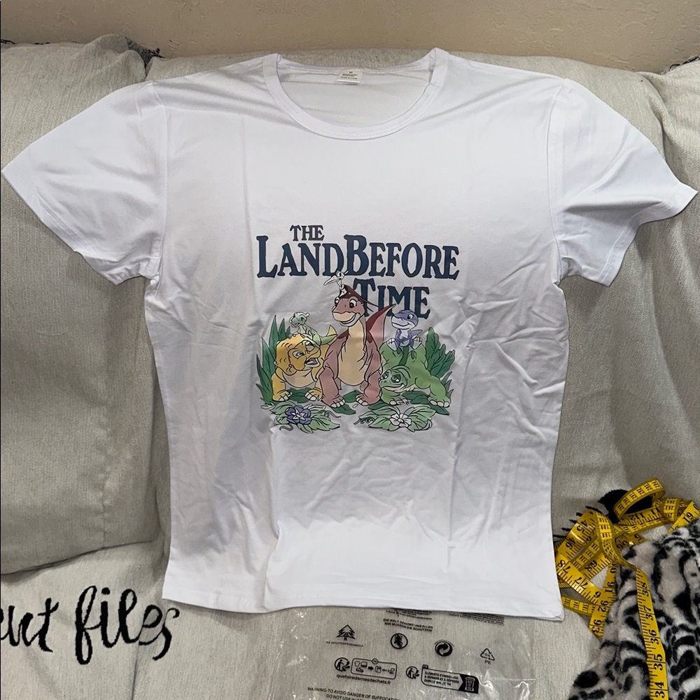 The Land Before Time White Graphic T-Shirt size medium New